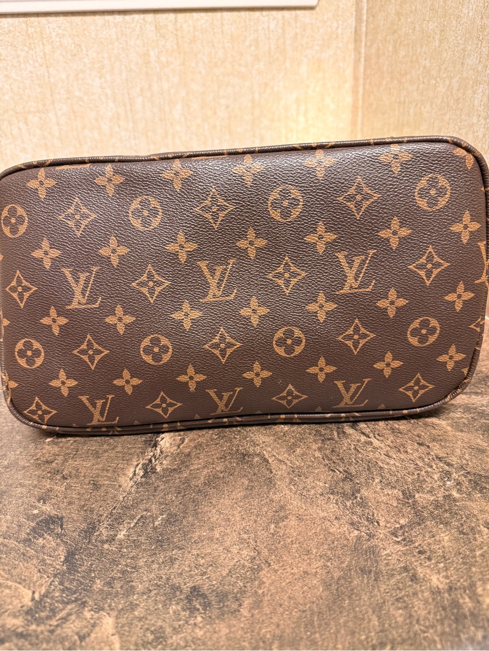 Fashion Monogram Bucket Bag - Picture 4 of 7